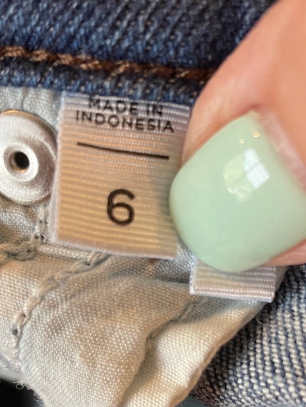 LOFT Denim Shorts - Picture 4 of 4